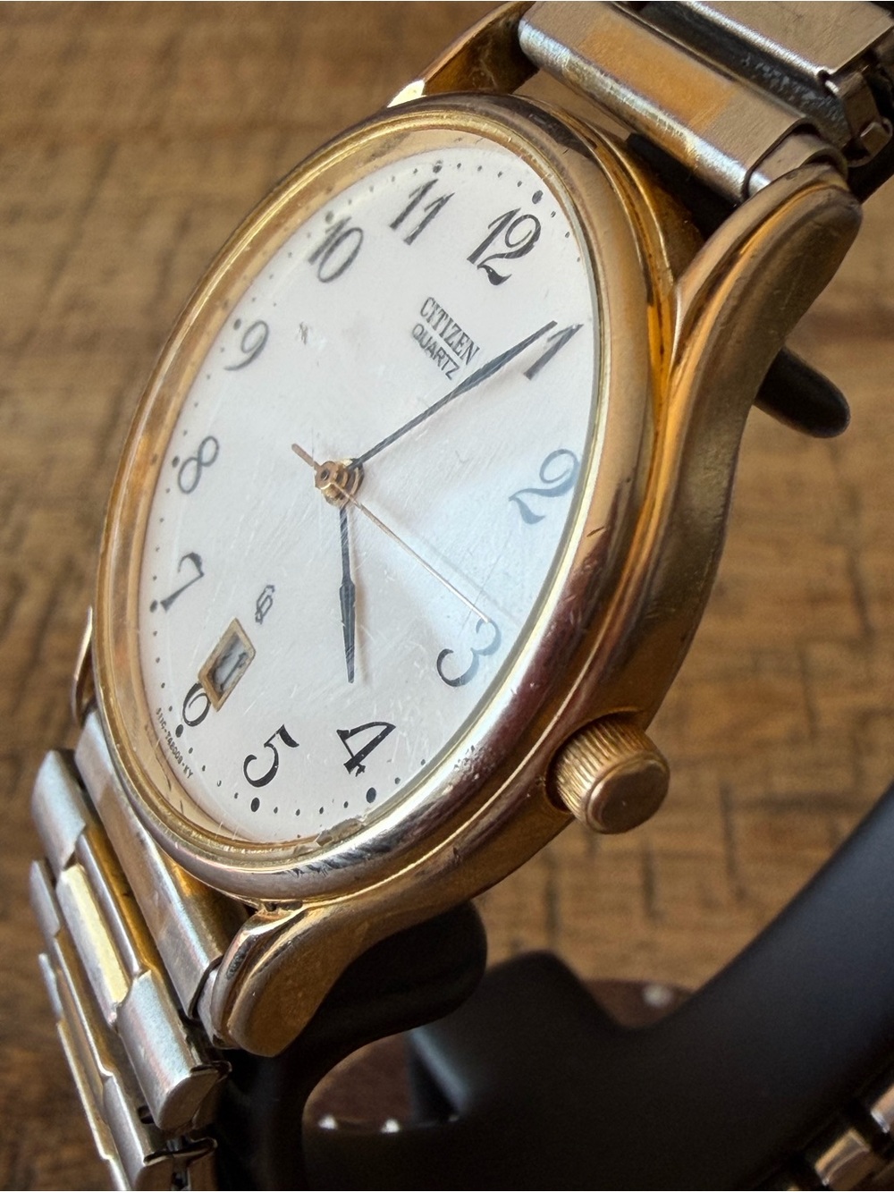 Vintage Citizen Two-Tone Gold and Silver Quartz Dress Watch with White Dial - Picture 3 of 7